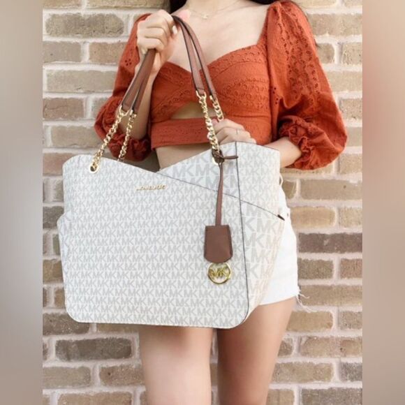 Michael Kors NWT Large Jet Set Travel Tote Handbag Signature Vanilla Gold Chain - Picture 11 of 12